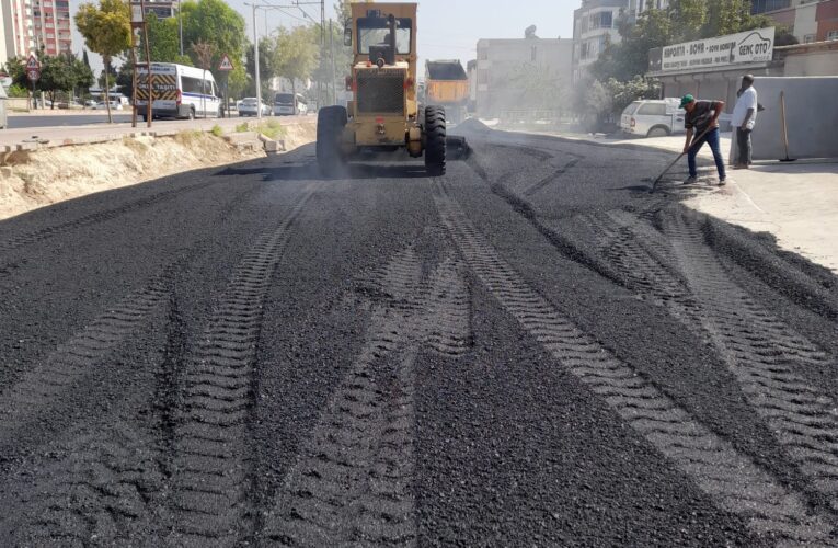 TOROSLAR’DA ASFALT ÇALIŞMALARI SÜRÜYOR
