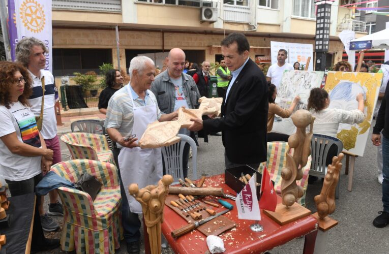 Yenişehirliler maden şehitlerinin ailelerine destek için festivale akın etti