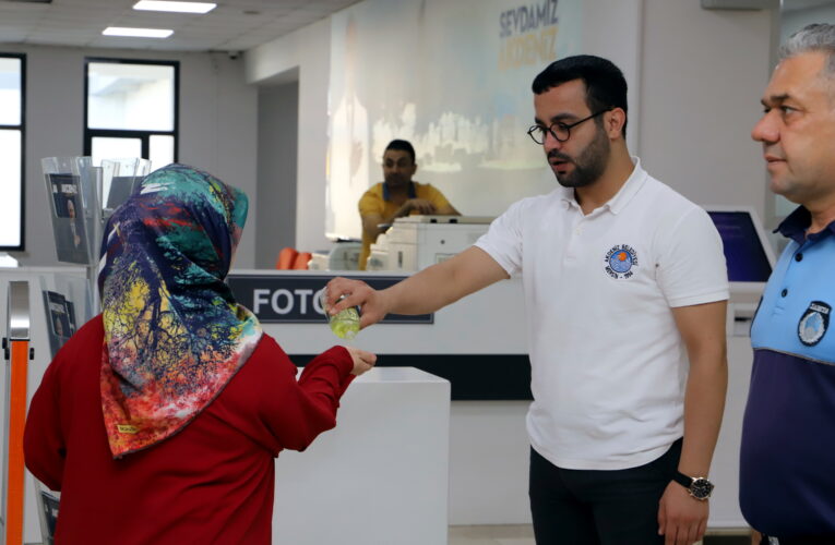 GÜLER YÜZÜ VE YENİLENEN GÜCÜ İLE AKDENİZ BELEDİYESİ BEYAZ MASA İLE VATANDAŞIN YANINDA