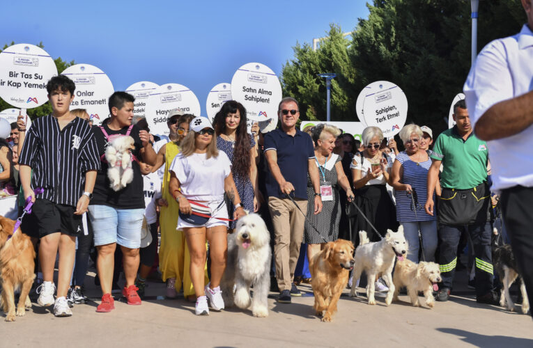 BAŞKAN SEÇER, 3. MERSİN PATİ FESTİVALİ’NE KATILDI
