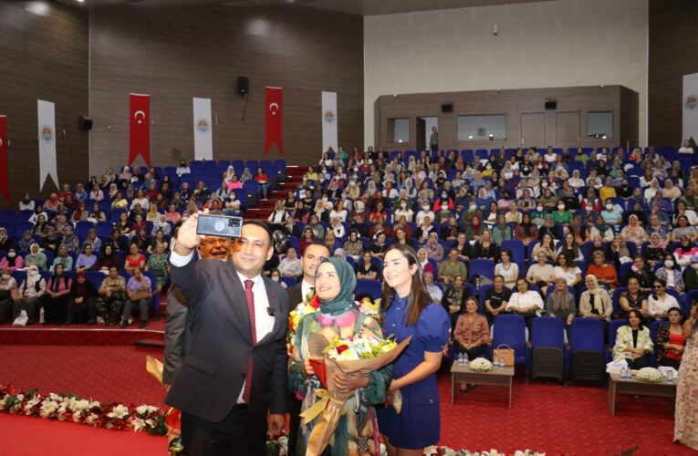 KADIN SAĞLIĞI PANELİNDE, ORYANTAL OYNAYARAK EGZERSİZ YAPTILAR