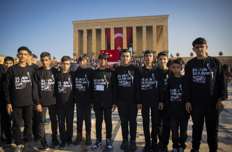 ATA’NIN HUZURUNA İLK KEZ ÇIKMANIN HEYECANINI YAŞADILAR