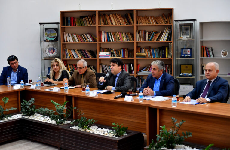 ‘YOL TRAFİK GÜVENLİĞİ YÖNETİM SİSTEMİ BELGESİ’ BAŞKAN SEÇER’E TAKDİM EDİLDİ