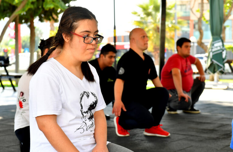 ÖZEL BİREYLER BİRÇOK YÖRENİN DANSINI ÖĞRENİYOR