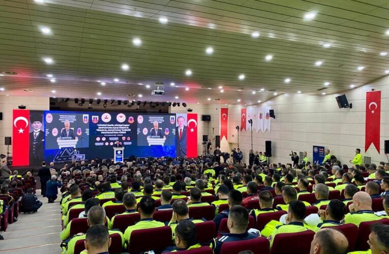 VALİ ALİ HAMZA PEHLİVAN, “GÜVENLİ TRAFİK, GÜVENLİ TARIM” SEMPOZYUMUNUN AÇILIŞ PROGRAMINA KATILDI