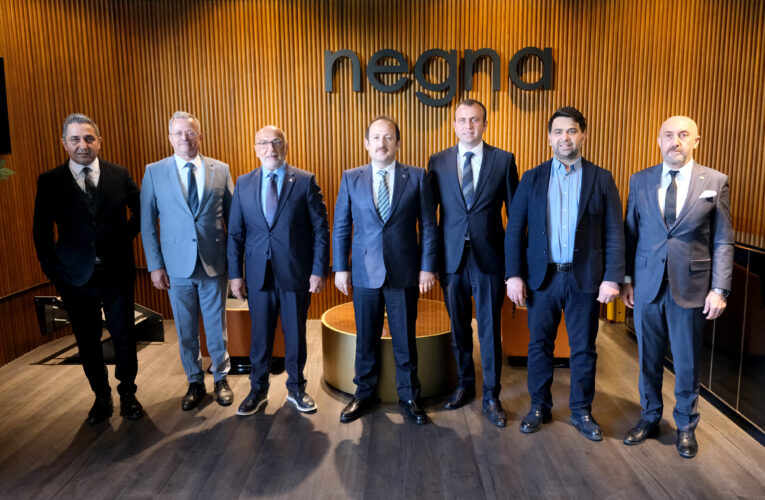 Vali Pehlivan’dan Özaltın Mobilya’ya ziyaret