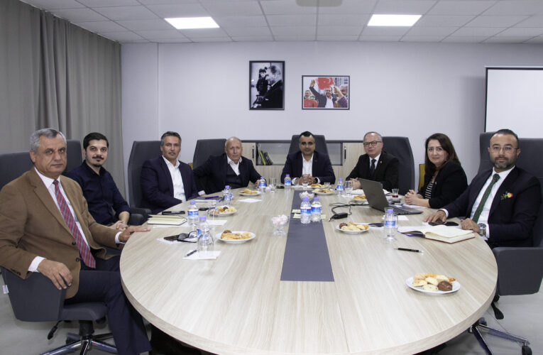 3 BÜYÜKŞEHİR’İN DAİRE BAŞKANLARI MERSİN’DE EĞİTİMİ KONUŞTU