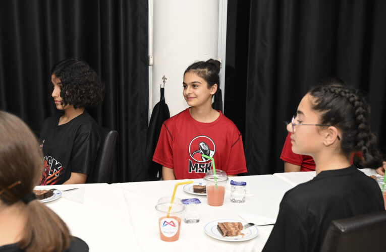 SEÇER, YAKLAŞAN YENİ YIL ÖNCESİNDE “KIR ÇİÇEKLERİ”Nİ ZİYARET ETTİ