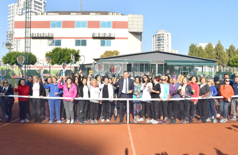 Çay saatinde tenis öğrenmeye ne dersiniz?