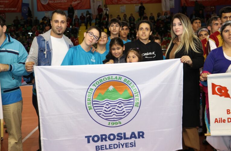 TOROSLAR’DA, “ENGEL OLMA, FARKINDA OL” ETKİNLİĞİ İLE ÖZEL BİREYLER HÜNERLERİNİ SERGİLEDİ
