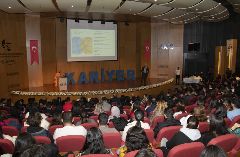 KARİYER MERKEZİ’NDEN “21. YÜZYIL İŞ DÜNYASI TRENDLERİ” ETKİNLİĞİ