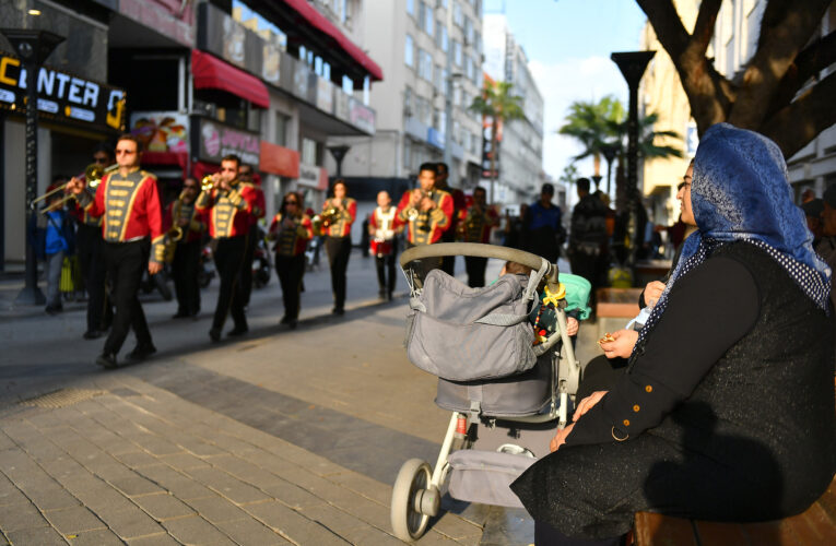 MERSİNLİLERİN BANDOSU YENİDEN ATATÜRK CADDESİ’NDE