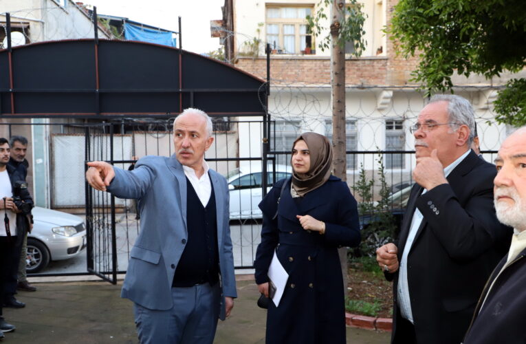 AKDENİZ BELEDİYE BAŞKANI GÜLTAK, TAMAMEN YENİLENEN NEBİ EYÜP TÜRBESİNİ ZİYARET ETTİ