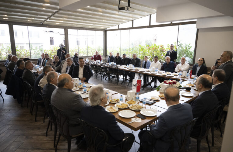 BAŞKAN SEÇER, İSTİKLAL CADDESİ ESNAFI İLE BİR ARAYA GELDİ