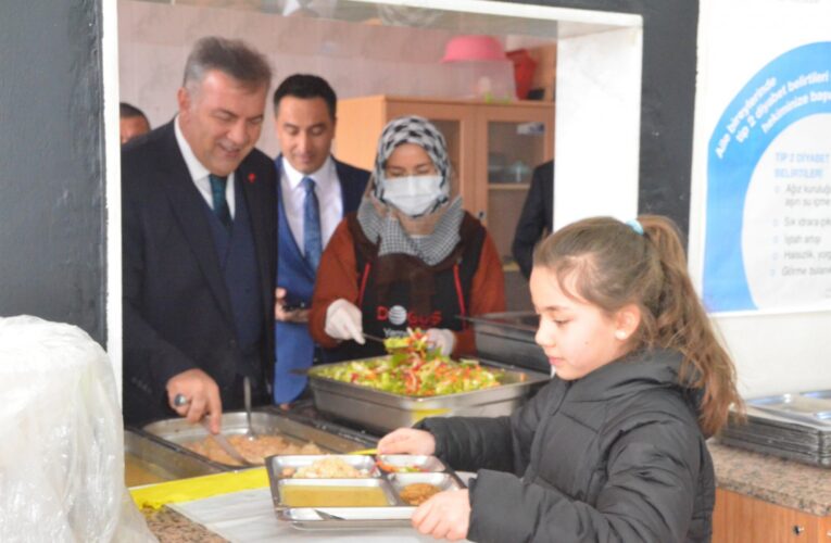 KOCA KIZILBAĞ İLKOKULU’NDA ÖĞRENCİLERİMİZİN SOFRASINA KONUK OLDU