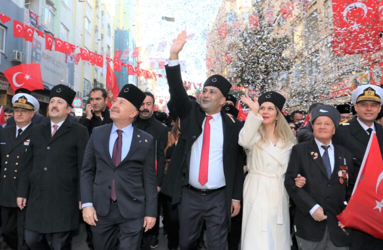 BİNLERCE MERSİNLİ, “ZAFER YÜRÜYÜŞÜ’NDE” SEL OLUP AKTI