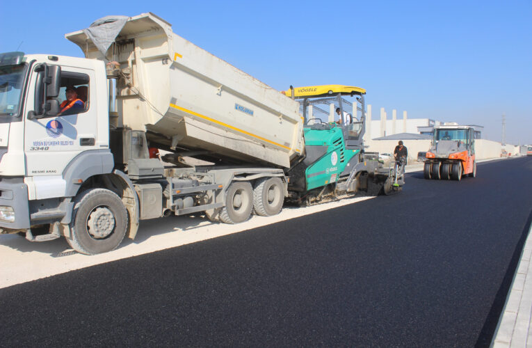 BÜYÜKŞEHİR, BİRÇOK MAHALLEYİ BAĞLAYAN ABDİ İPEKÇİ CADDESİ’NDE GÖNÜLLERİ DE BAĞLADI