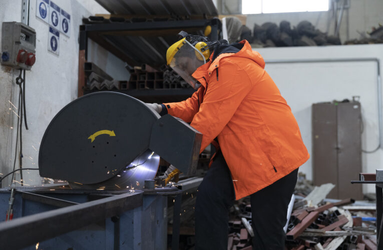 BÜYÜKŞEHİR’İN MARANGOZ ATÖLYESİNDE 4 YILDA 13 BİN ÜRÜN ÜRETİLDİ