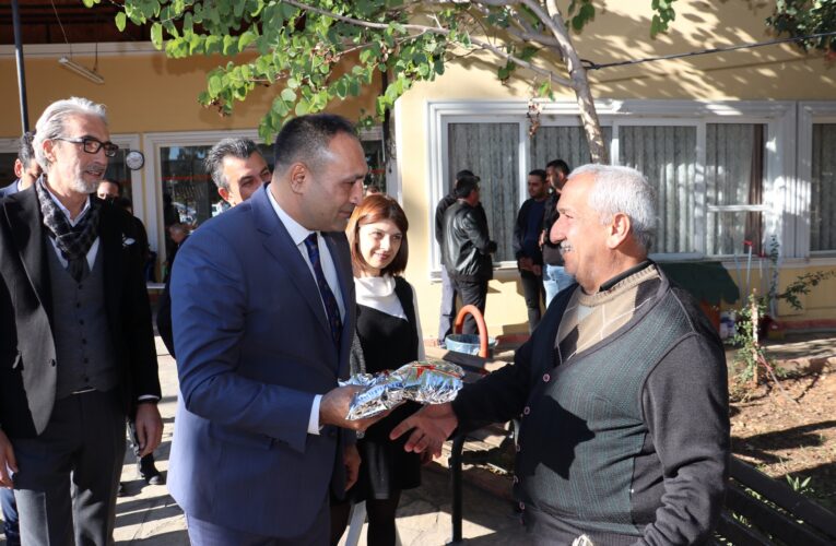 BAŞKAN YILMAZ, HUZUREVİ SAKİNLERİNİN YENİ YILINI KUTLADI