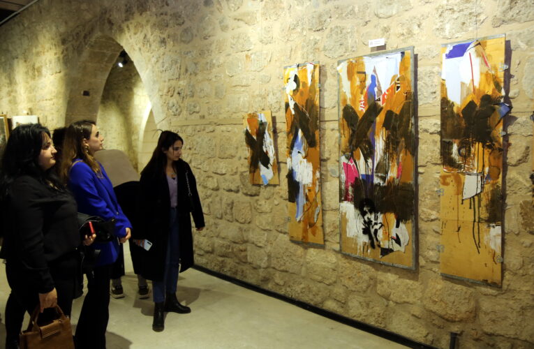 Restore edilen tarihi Mersin Evi’nde açılan sergiye ilgi sürüyor