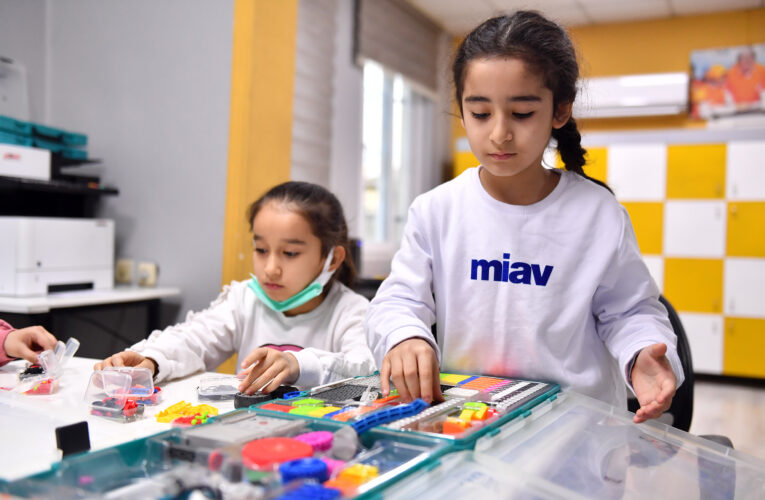 BÜYÜKŞEHİR ÇOCUKLAR İÇİN TEKNOLOJİYE PENCERE AÇIYOR