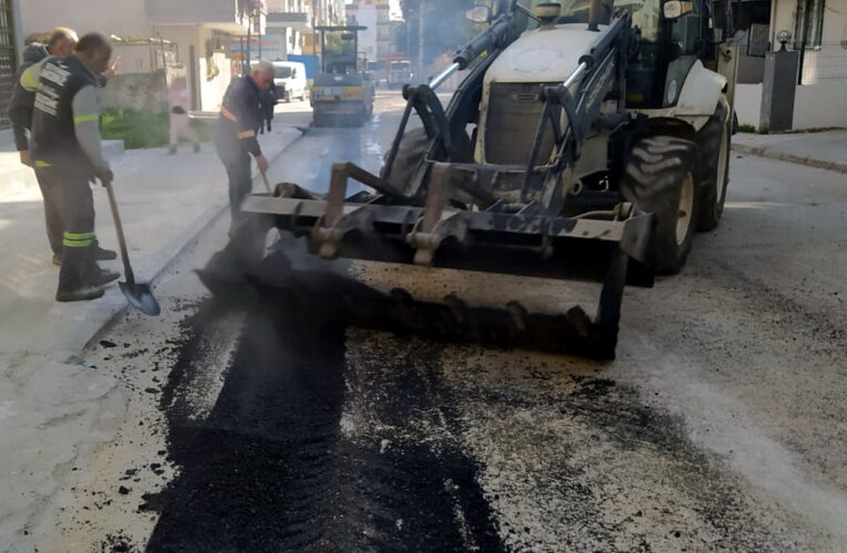 AKDENİZ’DE ASFALT SERİMİ, KİLİT TAŞI VE KALDIRIM YENİLEME ÇALIŞMALARI SÜRÜYOR