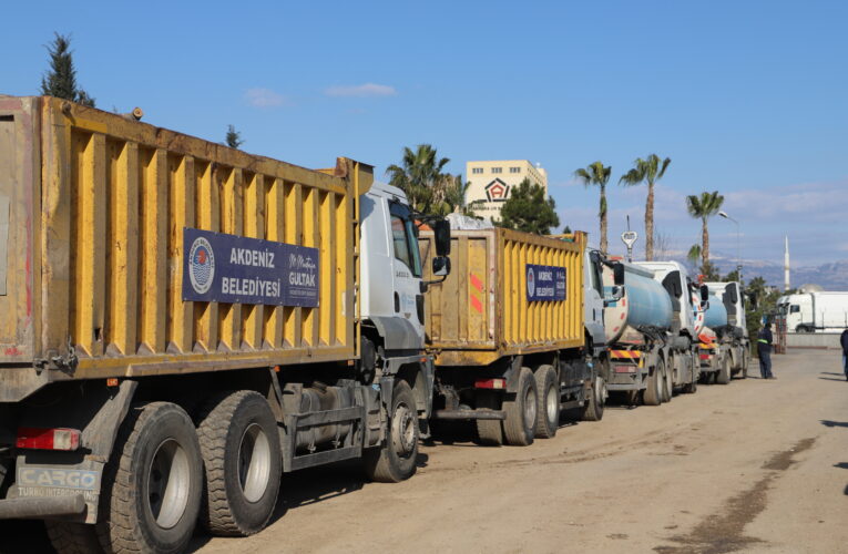 AKDENİZ BELEDİYESİ’NDEN DEPREM BÖLGESİNE İÇME SUYU VE YAKACAK YARDIMI