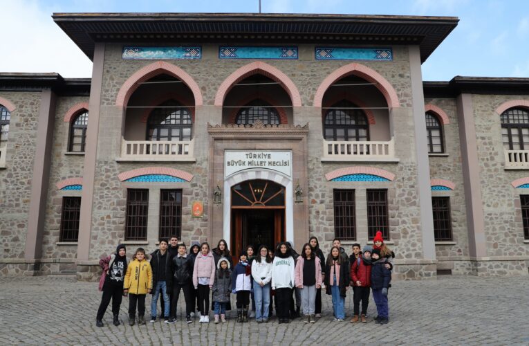 BAŞKAN GÜLTAK, BİLSEM ÖĞRENCİLERİNE ANKARA GEZİSİ HEDİYE ETTİ