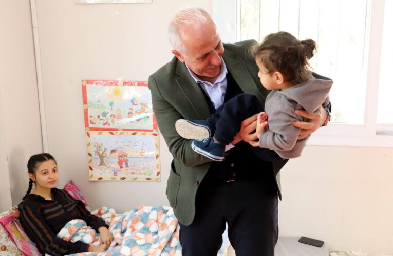 AKDENİZ BELEDİYE BAŞKANI GÜLTAK, ÜNİVERSİTE SINAVINA HAZIRLANAN MİRAÇ’I ETÜT MERKEZİNE DAVET ETTİ