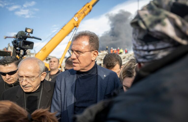 SEÇER: “MERSİN BÜYÜKŞEHİR BELEDİYESİ HER KONUDA DEPREMZEDELERİN YANINDA”