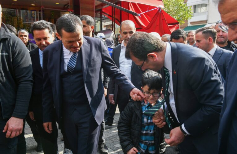 Ekrem İmamoğlu, Yenişehir’de Alanya Sokağı esnafını ziyaret etti