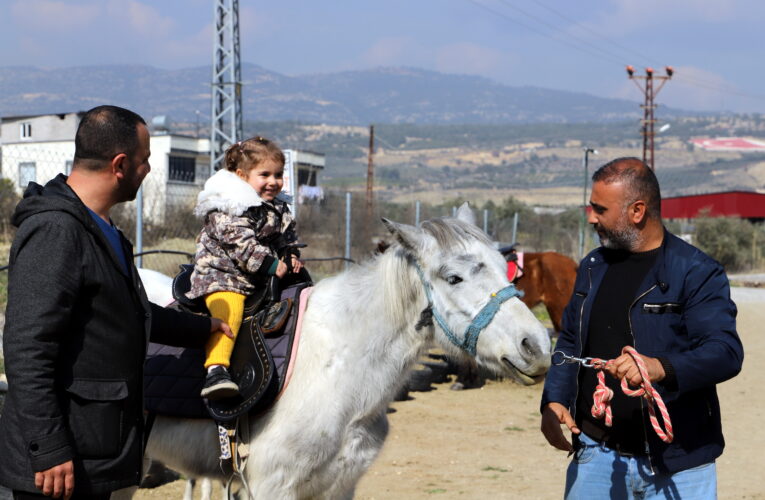 Depremin minik ruhlarında yarattığı olumsuz izleri bir nebze unuttular