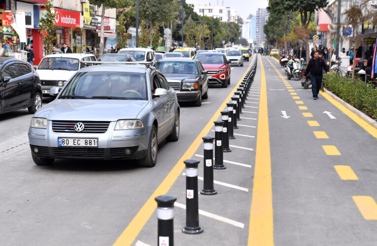 BÜYÜKŞEHİR BELEDİYESİ, YENİLENEN İSTİKLAL CADDESİ’NİN İLK ETABINI YAYA VE ARAÇ TRAFİĞİNE AÇTI
