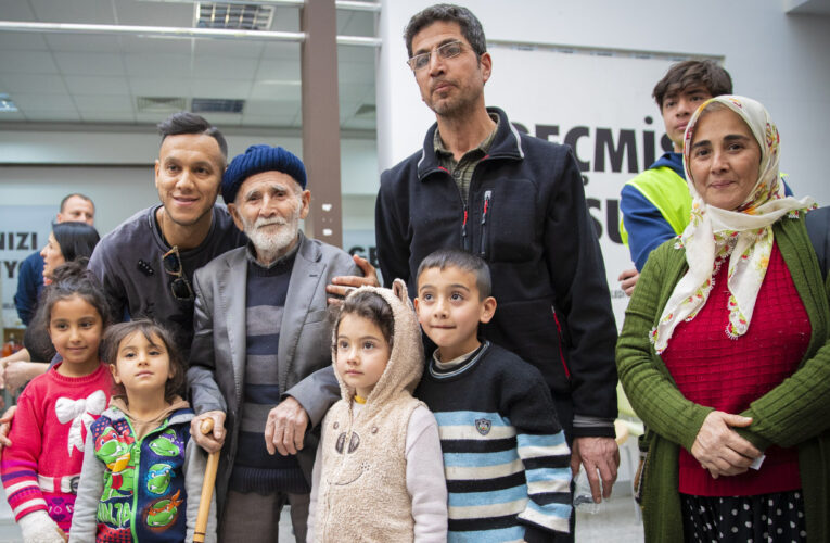 JOSEF DE SOUZA BÜYÜKŞEHİR’İN BARINMA ALANINA DÖNÜŞTÜRDÜĞÜ YENİŞEHİR FUAR ALANI’NI ZİYARET ETTİ