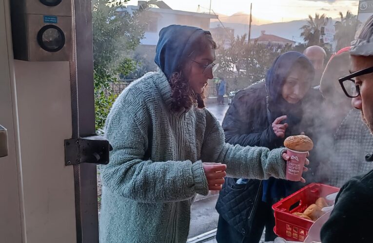 MERSİN EKMEĞİNİ PAYLAŞIYOR