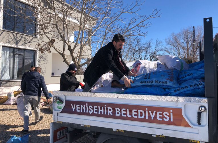 Yenişehir Belediyesi ekipleri Malatya’nın köylerinde depremzedelerin yanında