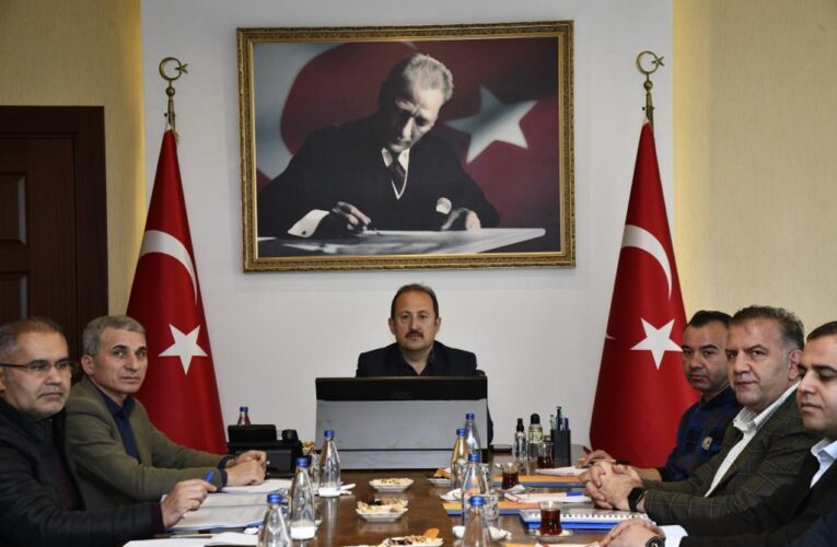 VALİ ALİ HAMZA PEHLİVAN BAŞKANLIĞINDA, MİLLİ EĞİTİM HİZMETLERİ DEĞERLENDİRME VE KOORDİNASYON TOPLANTISI GERÇEKLEŞTİRİLDİ