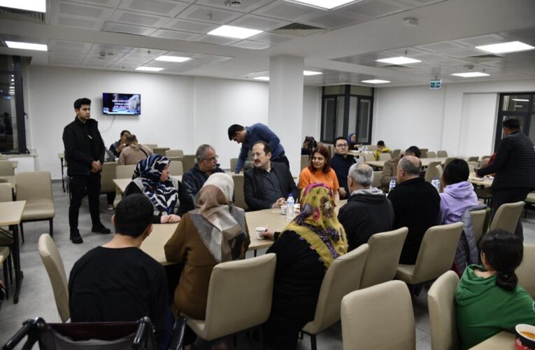 VALİ ALİ HAMZA PEHLİVAN, SAHURU DEPREMZEDE VATANDAŞLARIMIZLA BİRLİKTE YAPTI