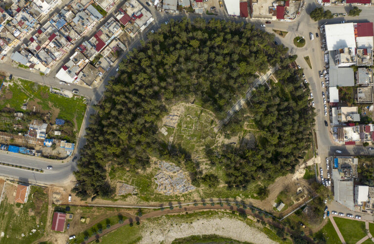 BAŞKAN SEÇER, KÜLTÜREL MİRAS YUMUKTEPE HÖYÜĞÜ’NDE İNCELEMELERDE BULUNDU