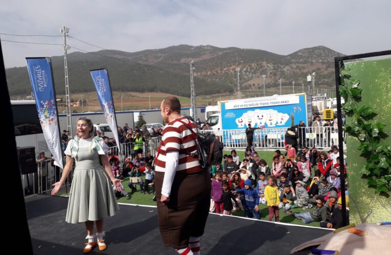 Şekeronya Çocuk Müzikali Depremzede Çocuklarla buluşmaya Devam Ediyor