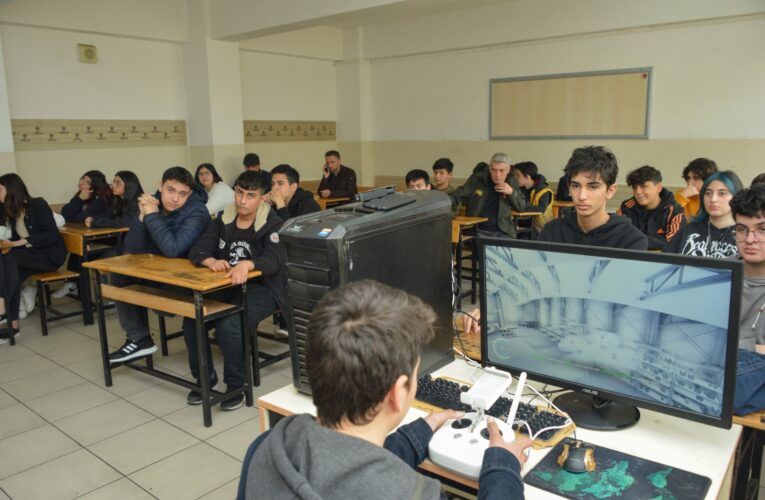 Yenişehir Belediyesinden lise öğrencilerine drone eğitimi