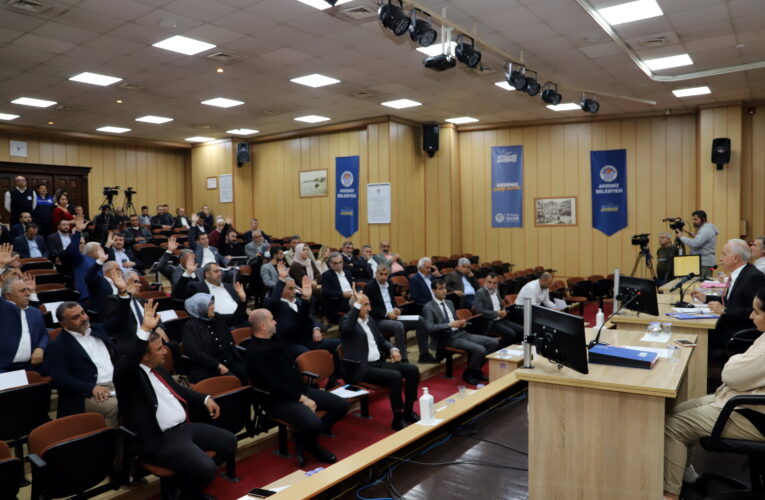 Başkan Gültak, CHP ve HDP’li üyelerin engelleme çabalarına tepki gösterdi; teklif oyçokluğu ile Meclis’ten geçti