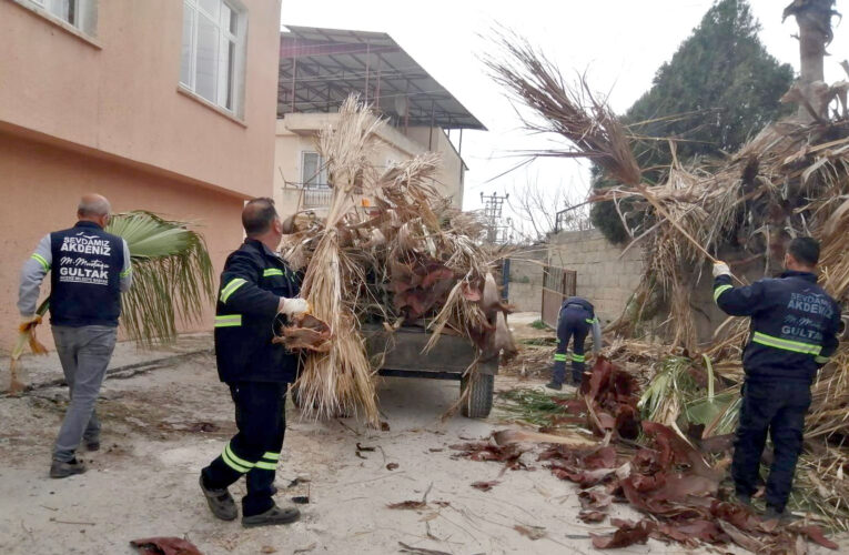 Her yaştan yüzlerce vatandaşın her gün uğradığı yerler elden geçiriliyor