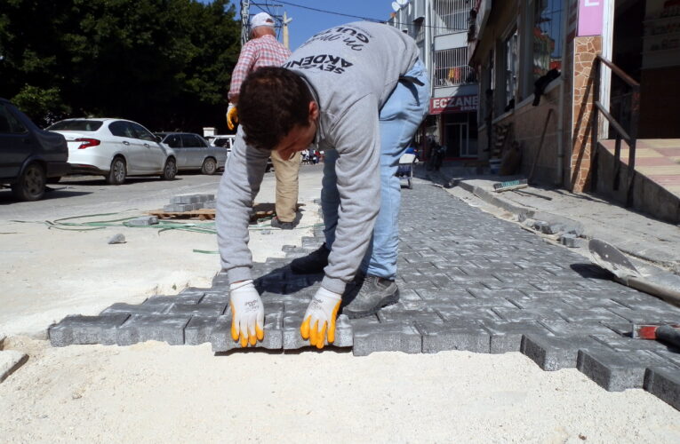 Mevsim koşullarının uygun gitmesiyle birçok mahallede çalışmalar sürüyor