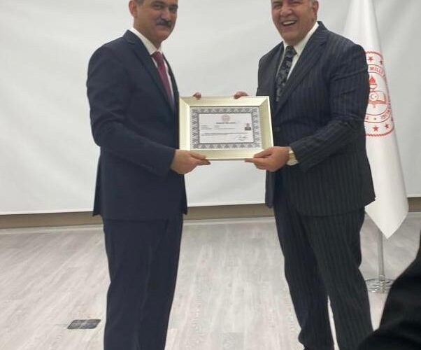 Milli Eğitim Bakanı’ndan Adem Koca’ya ödül