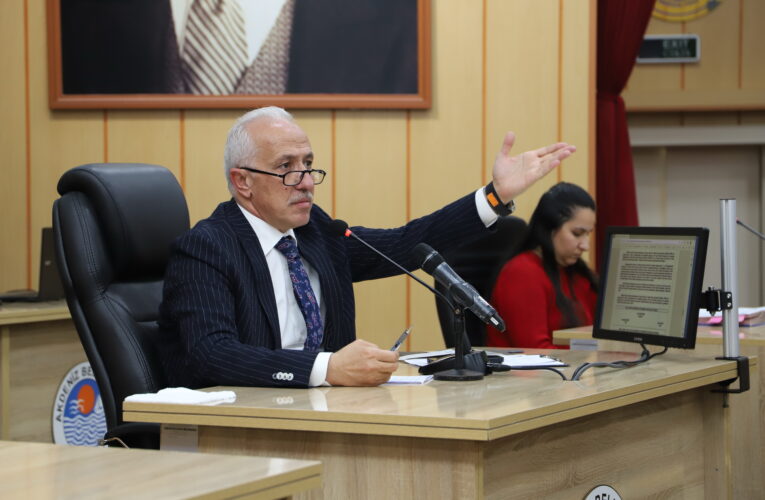 “Borçlanmaya itirazınız, Akdeniz’e hizmetleri engellemeye yöneliktir”