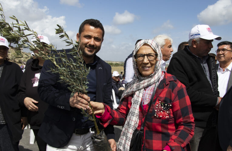 BÜYÜKŞEHİR’İN GIZ İLE YÜRÜTTÜĞÜ ‘GIDA GÜVENLİĞİ İÇİN YEREL TARIMSAL ÜRETİM TEŞVİKİ PROJESİ’ ÜRETİCİNİN YÜZÜNÜ GÜLDÜRÜYOR