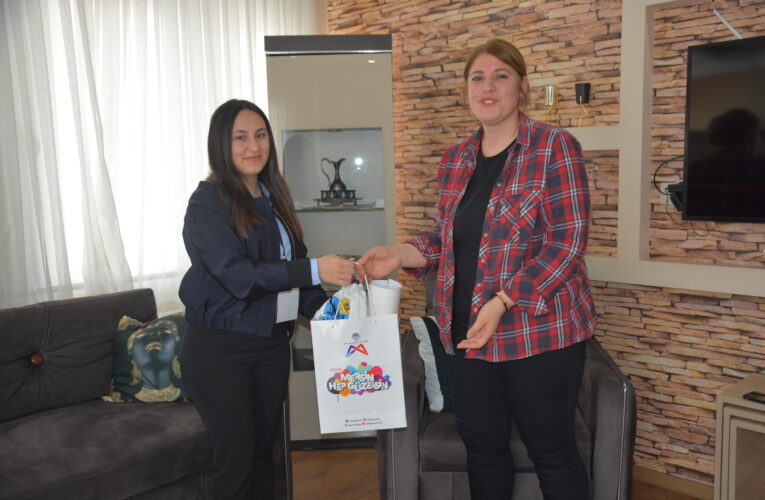 EĞİTİMDE FIRSAT EŞİTLİĞİ YARATAN MERSİN BÜYÜKŞEHİR KURS MERKEZLERİ, VELİLERİN DE YÜZLERİNİ GÜLDÜRÜYOR