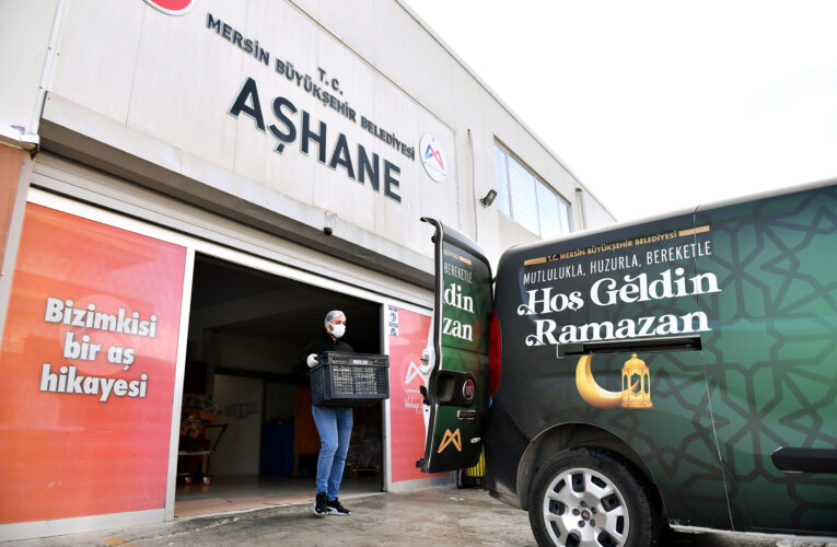 MERSİNLİLERİN İFTAR YEMEĞİ BÜYÜKŞEHİR’DEN