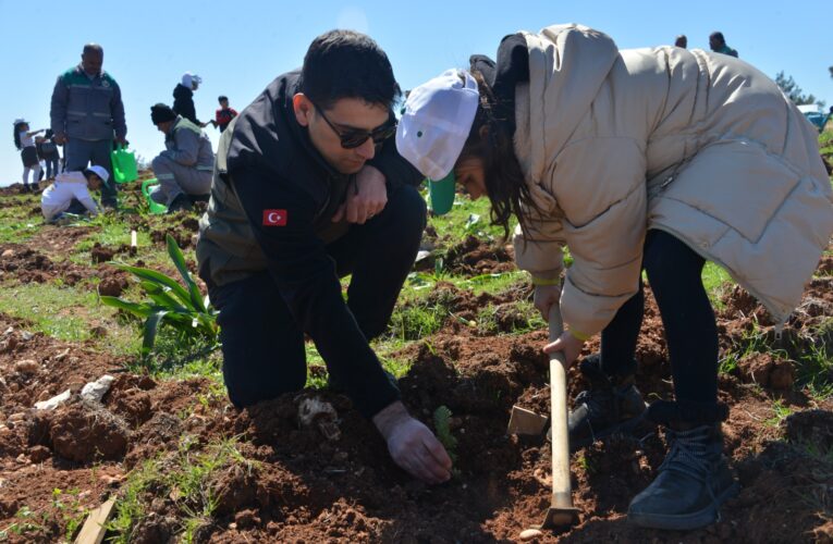 Mersin’de Öğrencilerle Fidan Dikim Etkinliği